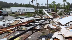 Serres détruites et arbres déracinés en Algarve. Il y a des comptes à pertes.