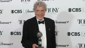 Tom Stoppard est mort. Le dramaturge britannique avait 88 ans.