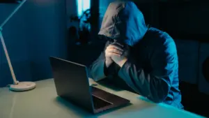 Touriste arrêté en Algarve en possession de pornographie juvénile.