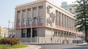 Tribunal du Travail de Faro avec des inondations dans plusieurs salles