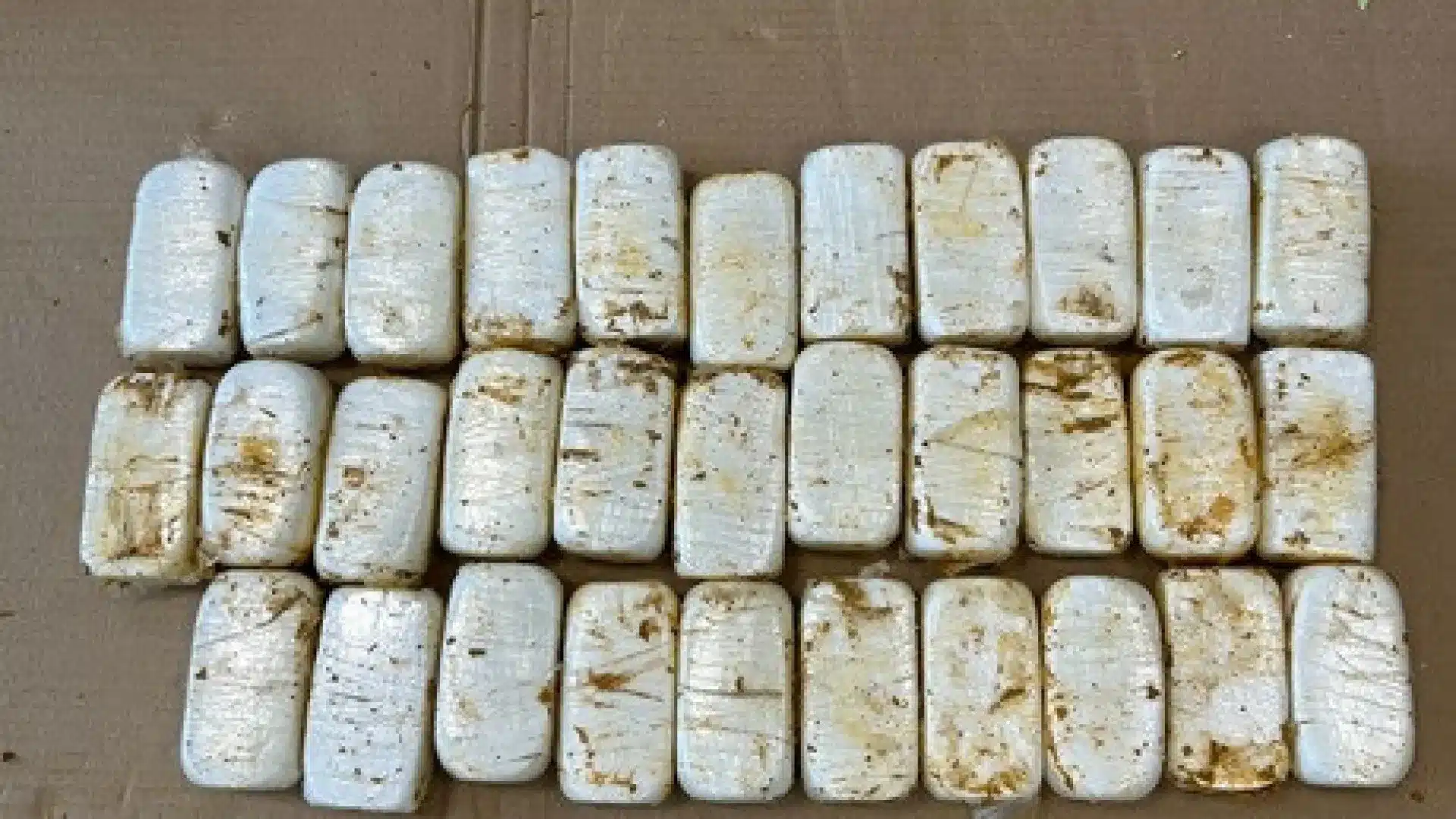 Trois femmes arrêtées avec 69 000 doses de cocaïne à l'aéroport de Lisbonne.