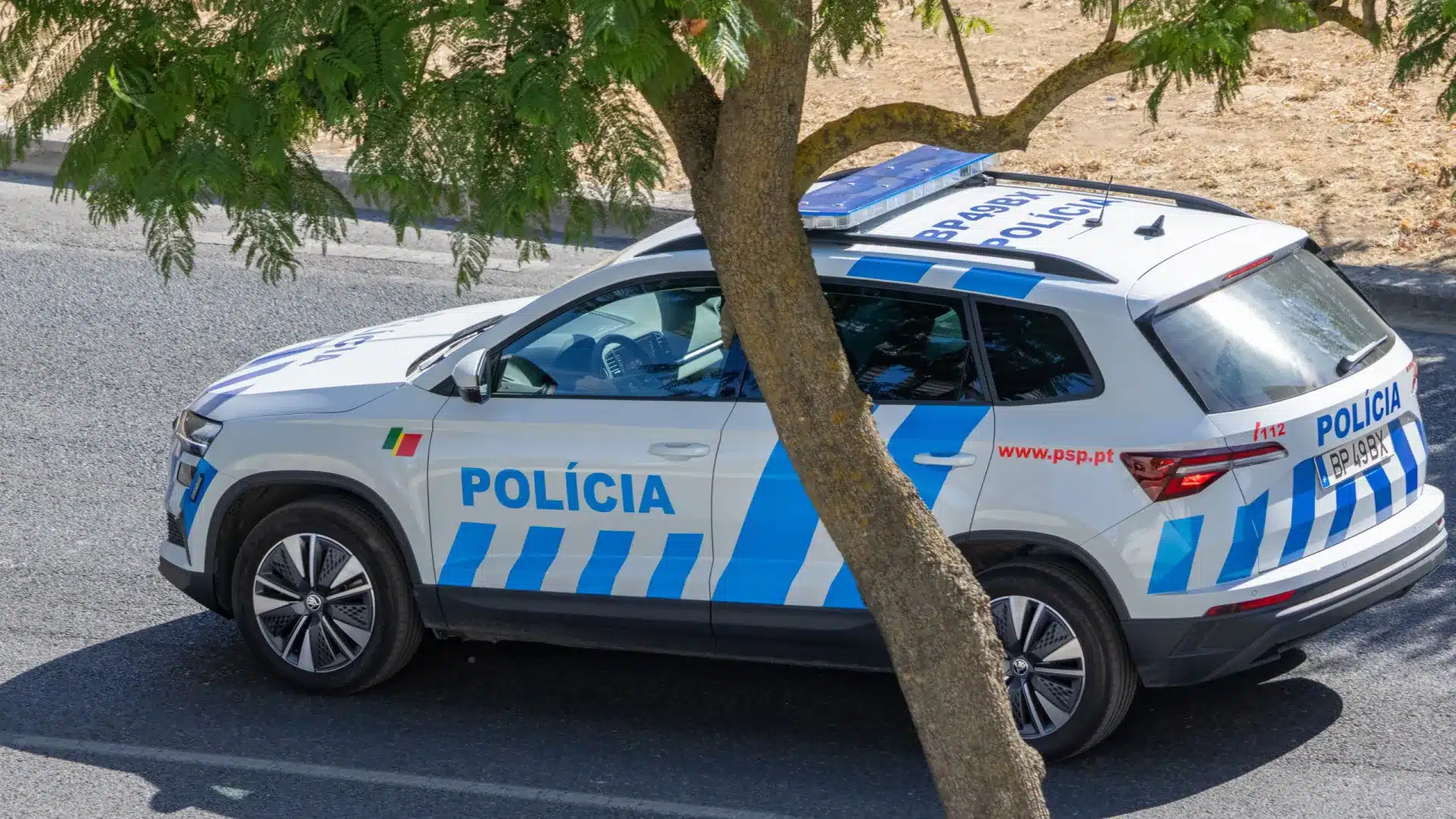 Un homme suspecté de vol projette de la poudre d'extincteur sur des passants à Porto.
