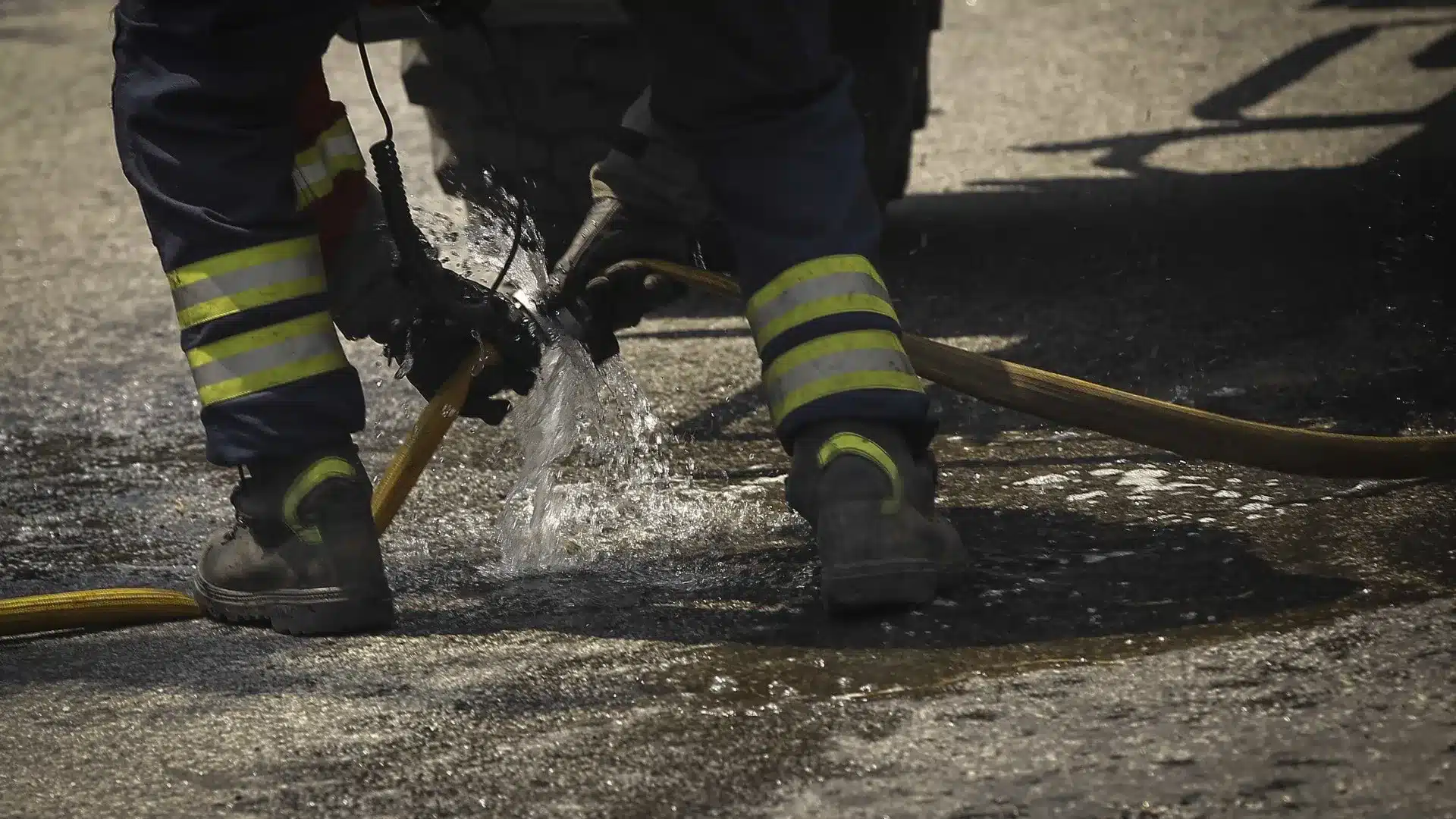 Un incendie dans une usine textile est en cours de lutte à Covilhã.