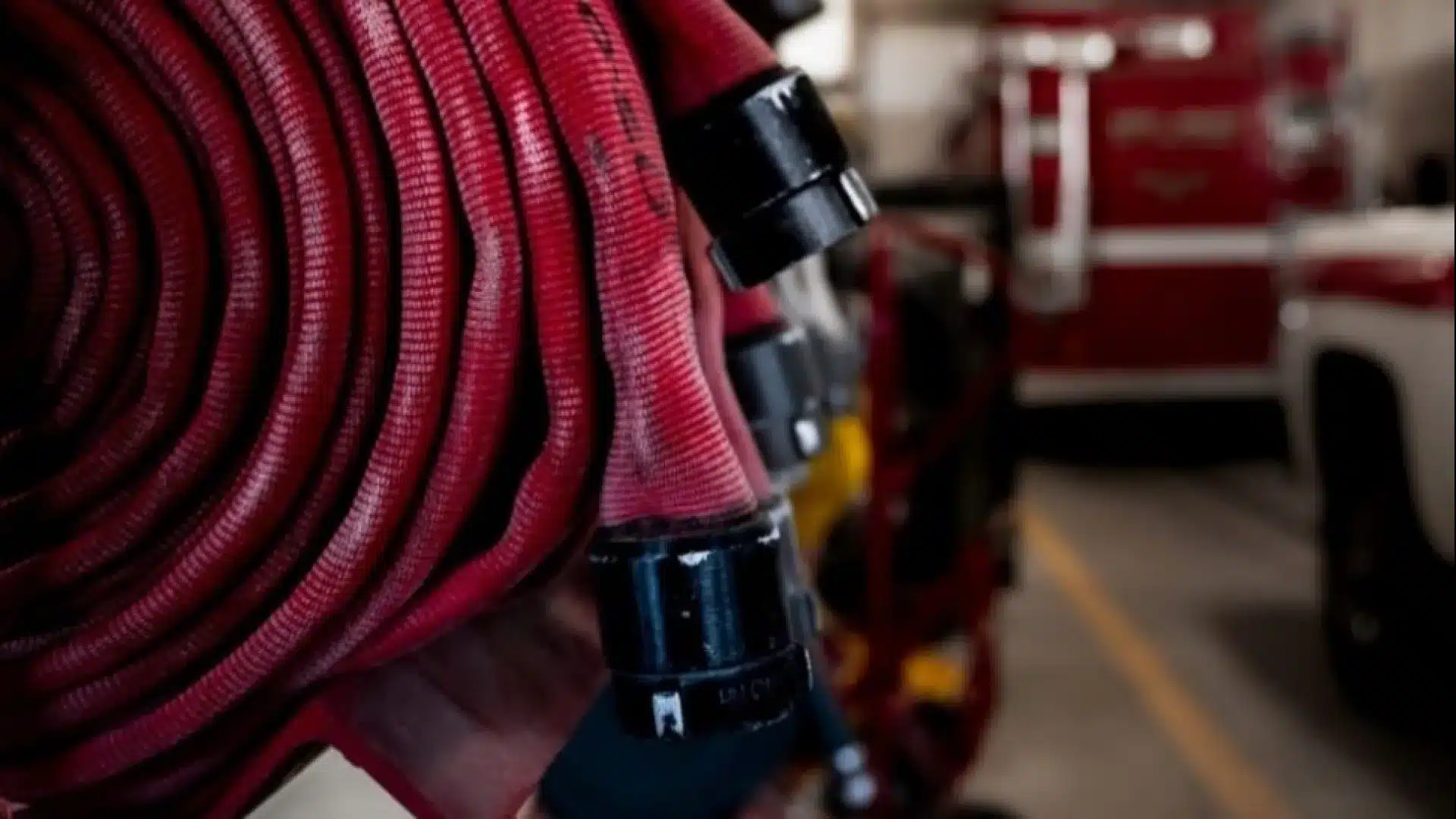 Un incendie détruit une maison à Penafiel et laisse une famille avec enfants sans logement.