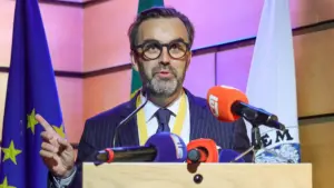 "Un médecin doit aller bien au-delà de sa dimension technique", déclare le président.