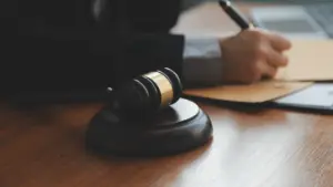 Un Portugais condamné en Espagne pour avoir traité son ex-petite amie de "grosse" et de "sorcière".