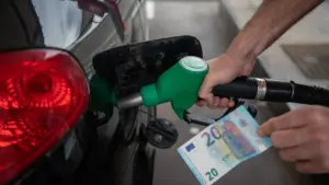 Un prix monte, un autre baisse : telles sont les prévisions pour les carburants.