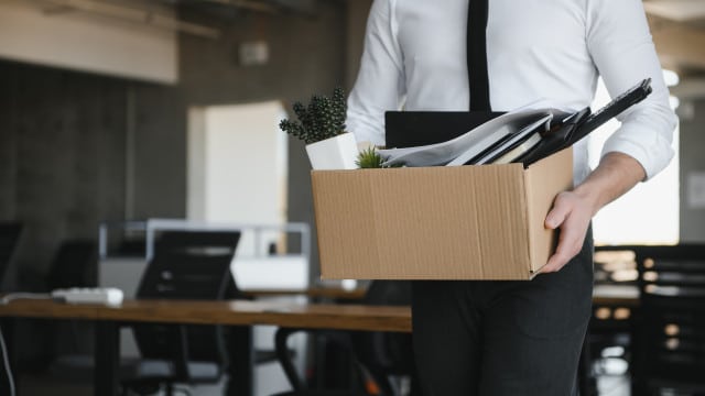 Un travailleur peut démissionner (ou être licencié) pendant un arrêt maladie.