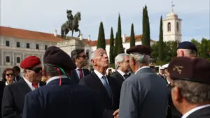 Une grève générale a été déclarée alors que "la procession est encore dans le parvis", dit Marcelo.