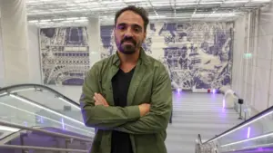 Vhils intègre une exposition qui est inaugurée ce mois-ci aux Pyramides de Gizeh.