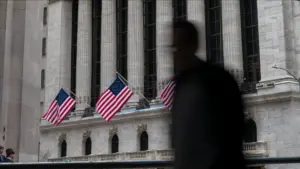 Wall Street clôture en hausse avec les entreprises technologiques récupérant une partie des pertes.