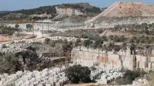 Zero exige l'approbation de la révision de la Loi sur les Carrières "sans plus tarder".