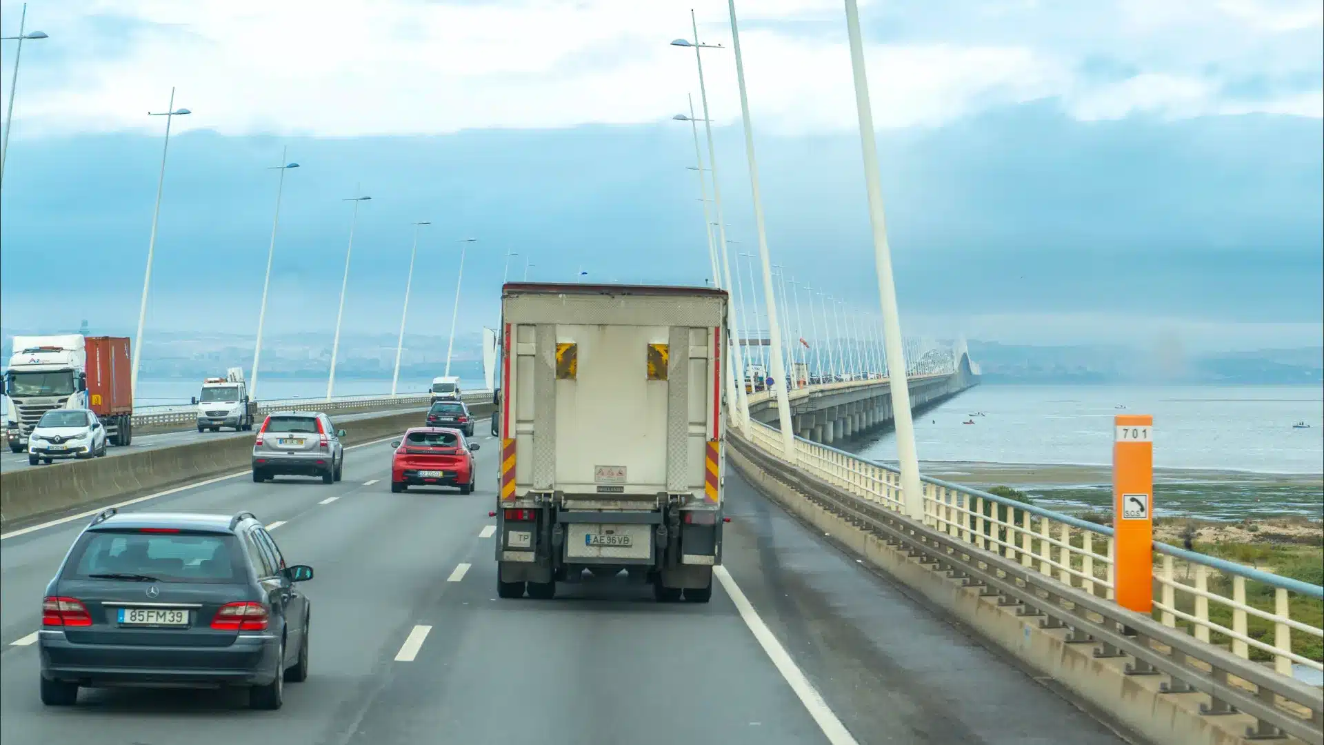 Accident sur le Pont Vasco da Gama provoque la coupure de deux voies.