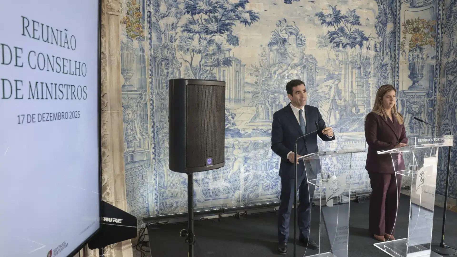 Analyse de la distribution de presse en province par le Gouvernement.