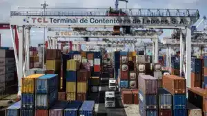 APDL a appelé au levage de conteneurs au port de Leixões.