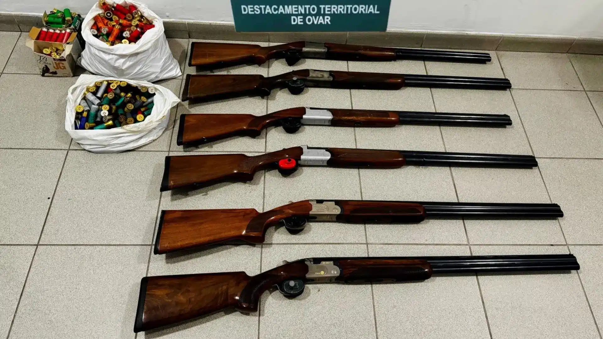 Armes saisies à un suspect d'avoir agressé sa compagne à Estarreja.