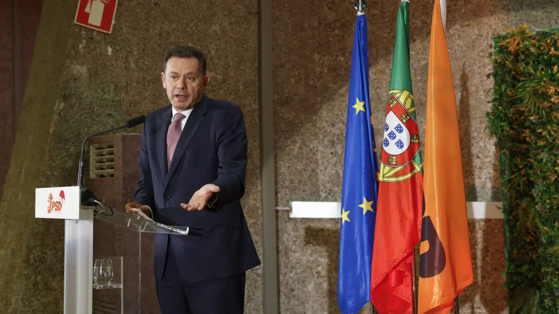 "Aucun président qui a été du PSD n'a jamais fait de faveur politique au parti."