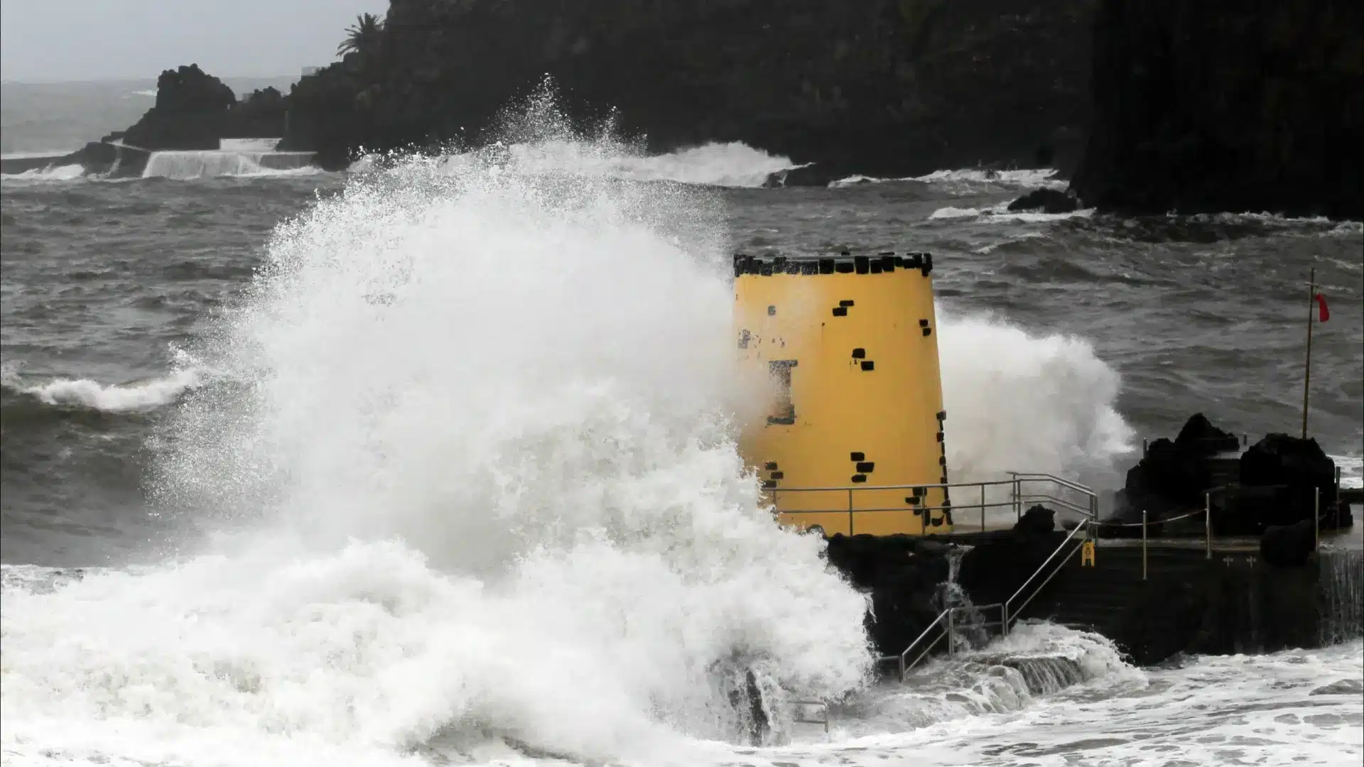 Avis de forte agitation maritime pour Madère à nouveau prolongé