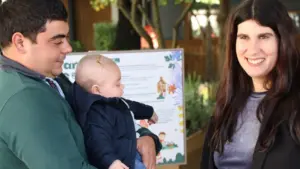 Bébé cesse d'avoir 60 crises épileptiques par jour après avoir été opéré à Santa Maria.