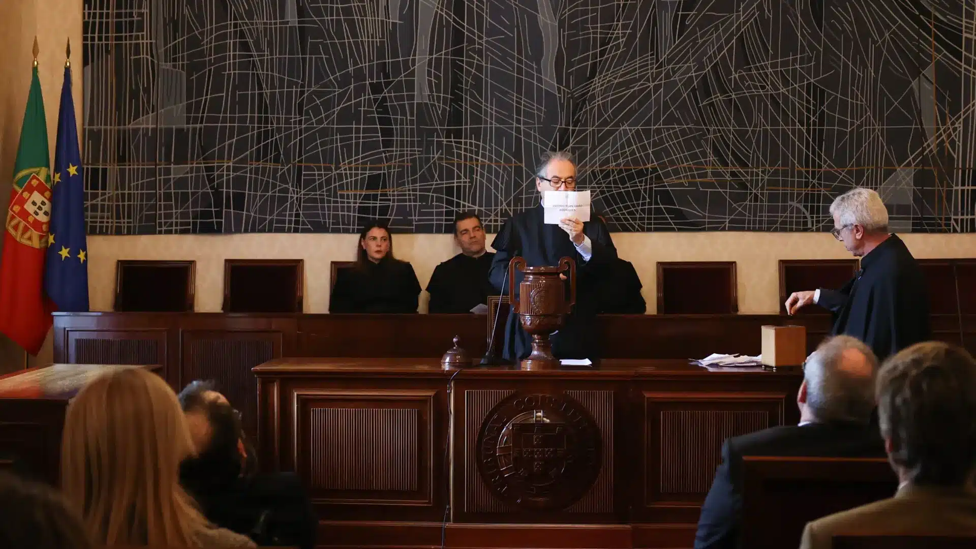 Bulletins de vote ? "Cela ne fait pas partie des attributions" du TC