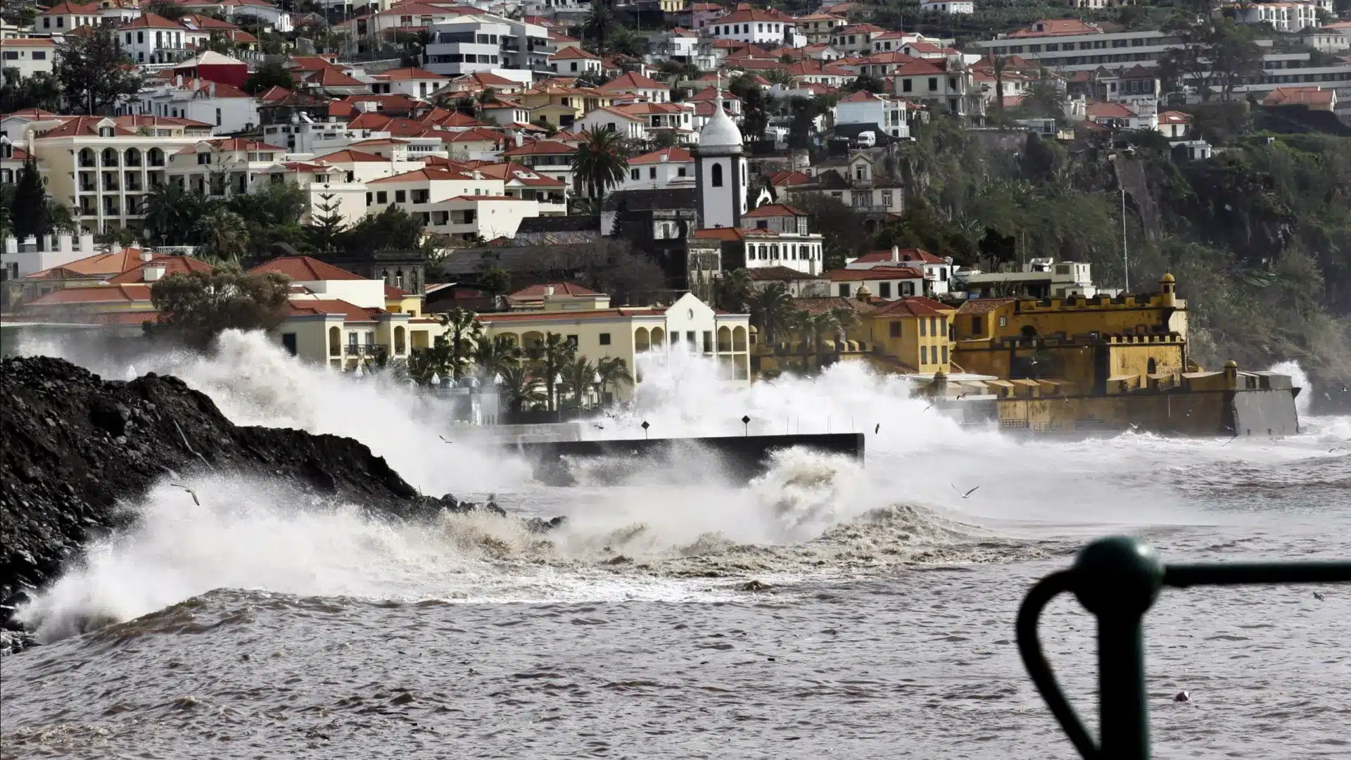 Capitania de Funchal a prolongé l'avis de forte agitation maritime pour Madère