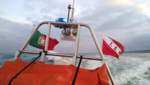 "Ce fut peut-être un coup de mer". Les recherches pour les 3 pêcheurs se terminent pour aujourd'hui.