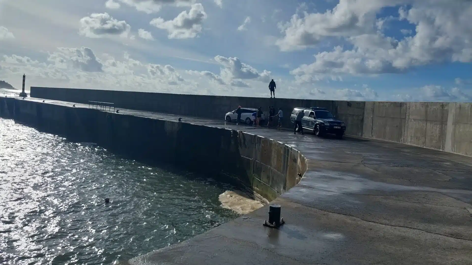 Cinq personnes secourues après avoir été emportées par une vague à Madère