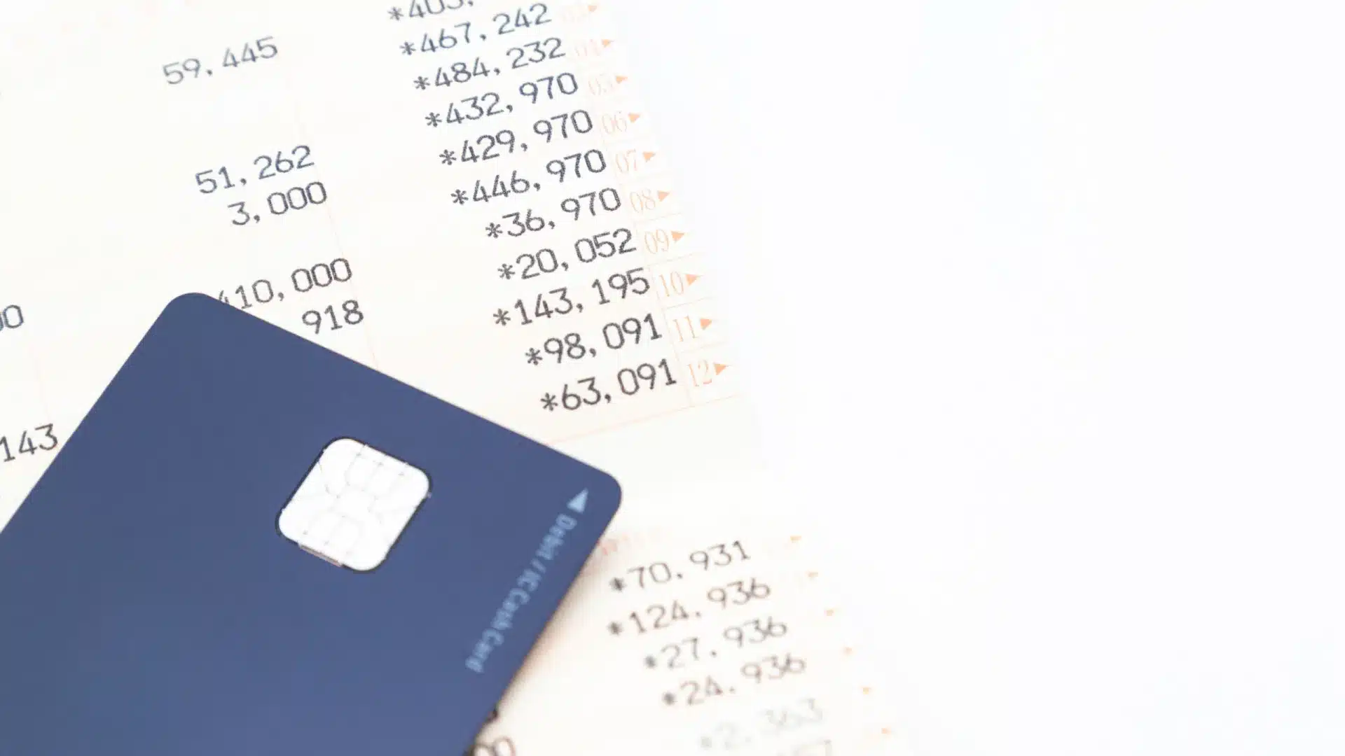 Compte bancaire conjoint : Que se passe-t-il avec l'argent si un titulaire décède ?