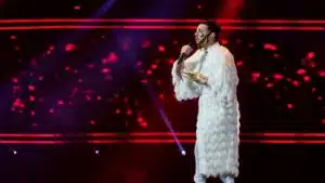 Conan Osiris est revenu avec l'album "Xenonexo" qui inclut le morceau "Telemóveis".