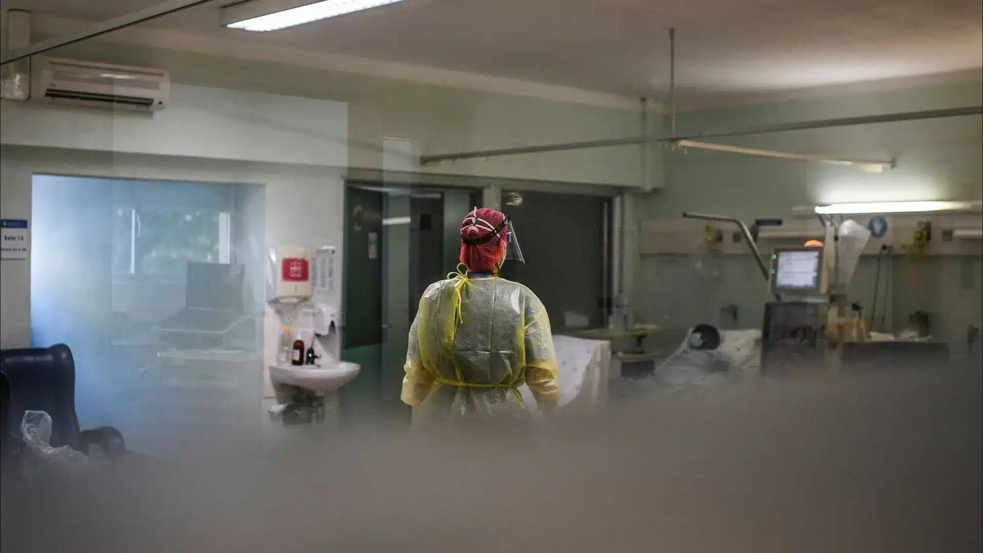 Curry Cabral réalise la première transplantation rénale entièrement robotique au Portugal.