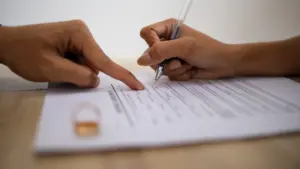 Des experts demandent la révision de la proposition de loi sur le retour des étrangers.