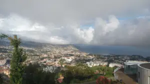 Des vagues de 14 mètres obligent à l'annulation de la route Madère–Porto Santo.