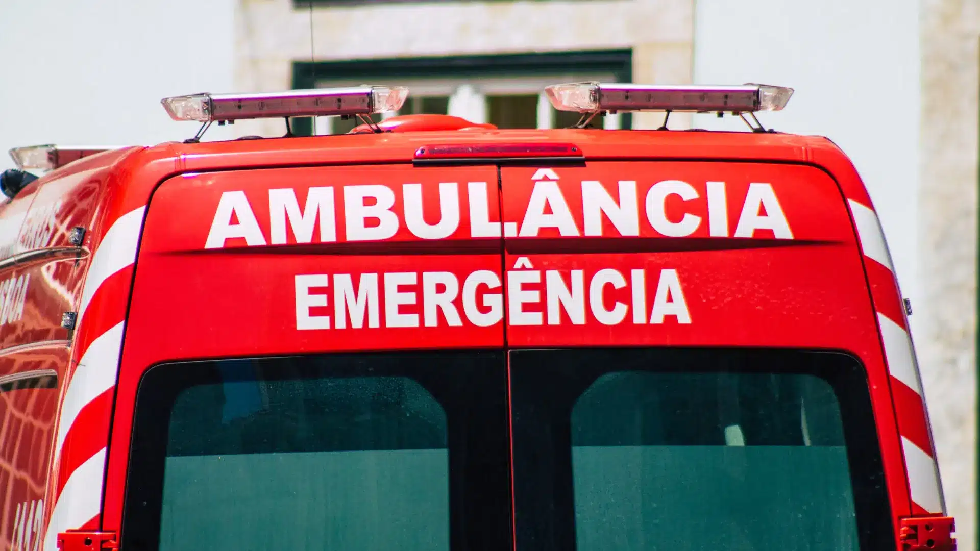 Deux blessés graves dans une collision entre une voiture et une ambulance sur l'IP2.