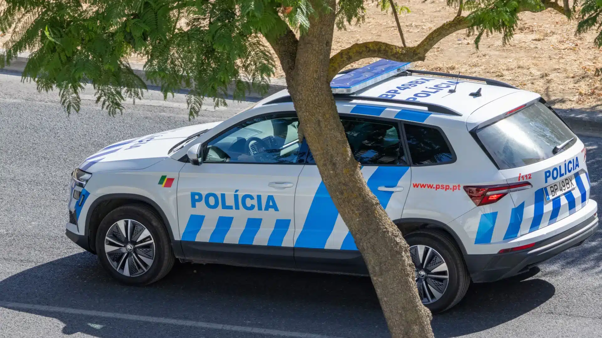 Deux hommes arrêtés après avoir tiré sur la porte d'un bar à Matosinhos