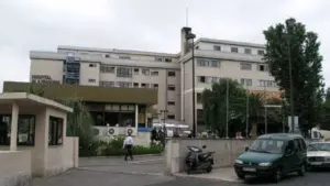 Disparaît de l'hôpital et est retrouvé mort après 1 mois. Que s'est-il passé ?