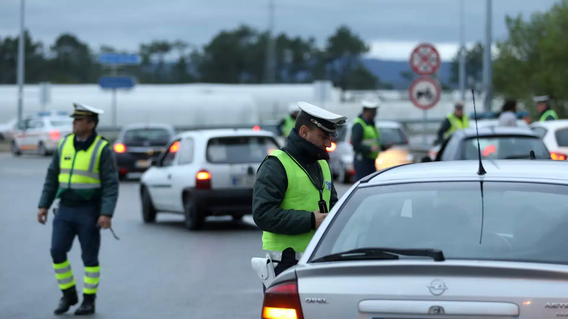 Douze morts sur les routes et 453 arrêtés pour excès d'alcool (en 8 jours)