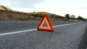 Encastrement sur la EN255-1 à Moura et laisse cinq victimes emprisonnées.