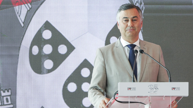 Ministro garante que em 98 ou 99% das escolas alunos terão professores