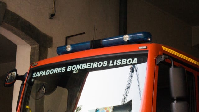 Explosion à Lisbonne : Il y a 3 personnes sans abri et plusieurs dégâts (y compris des voitures)