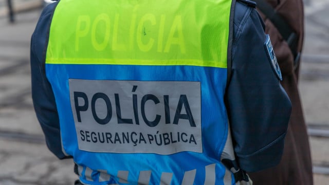 Femme arrêtée après avoir agressé un policier à Cais do Sodré.