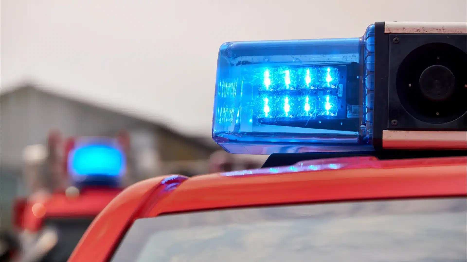 Femme enceinte et enfant grièvement blessés après une sortie de route à Guimarães