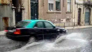 Fortes pluies placent Porto, Braga et Viana do Castelo sous alerte.
