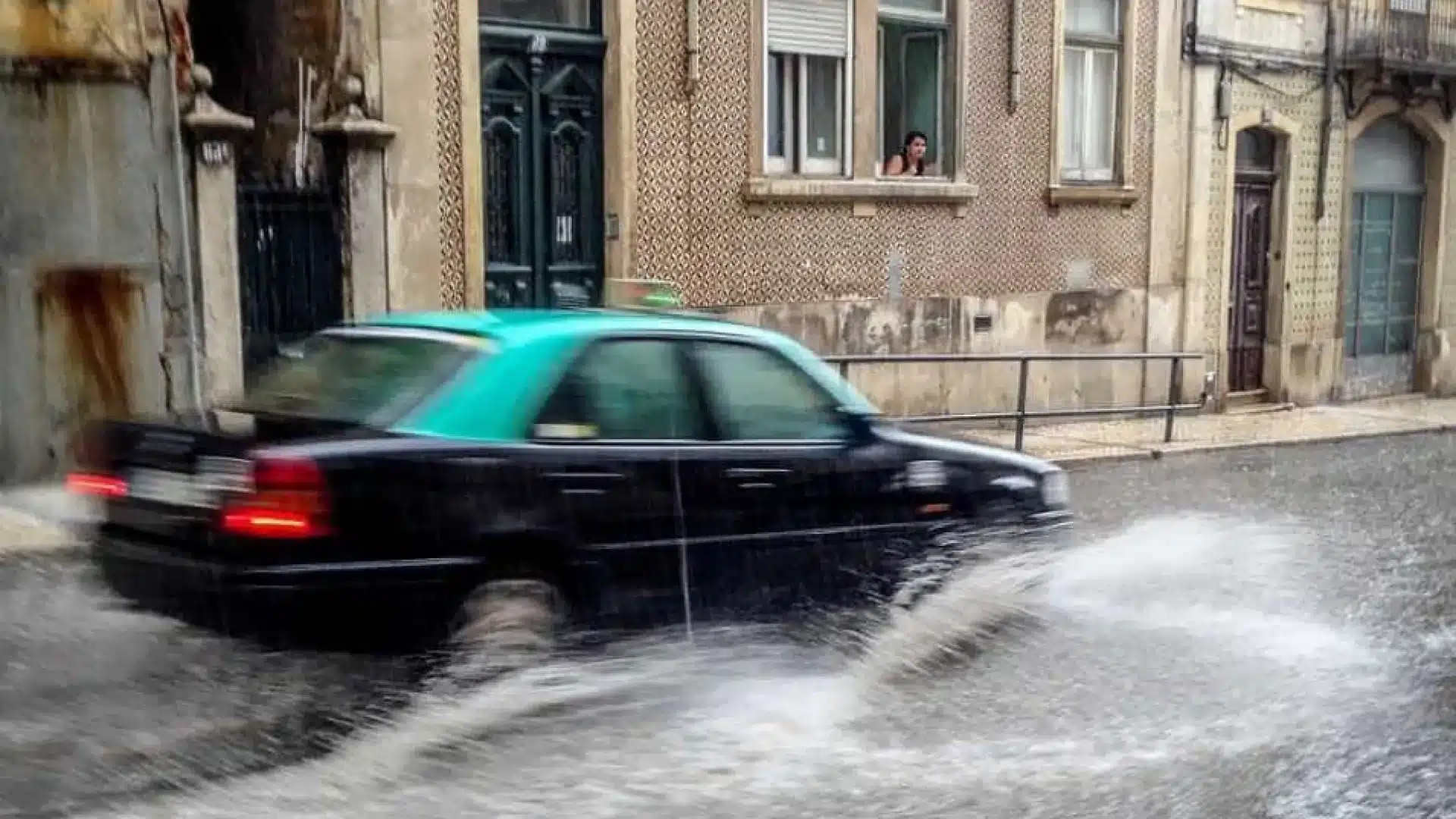 Fortes pluies placent Porto, Braga et Viana do Castelo sous alerte.