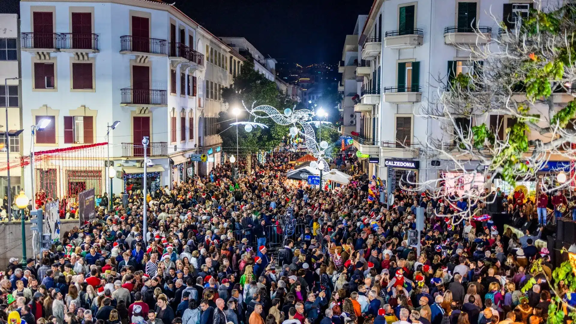 Funchal a respecté la tradition de Noël et des milliers ont vécu la Nuit du Marché.