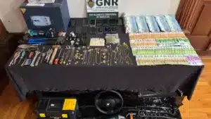 Garde à vue pour 6 suspects de vols dans des foyers, centres de jour et assemblées.