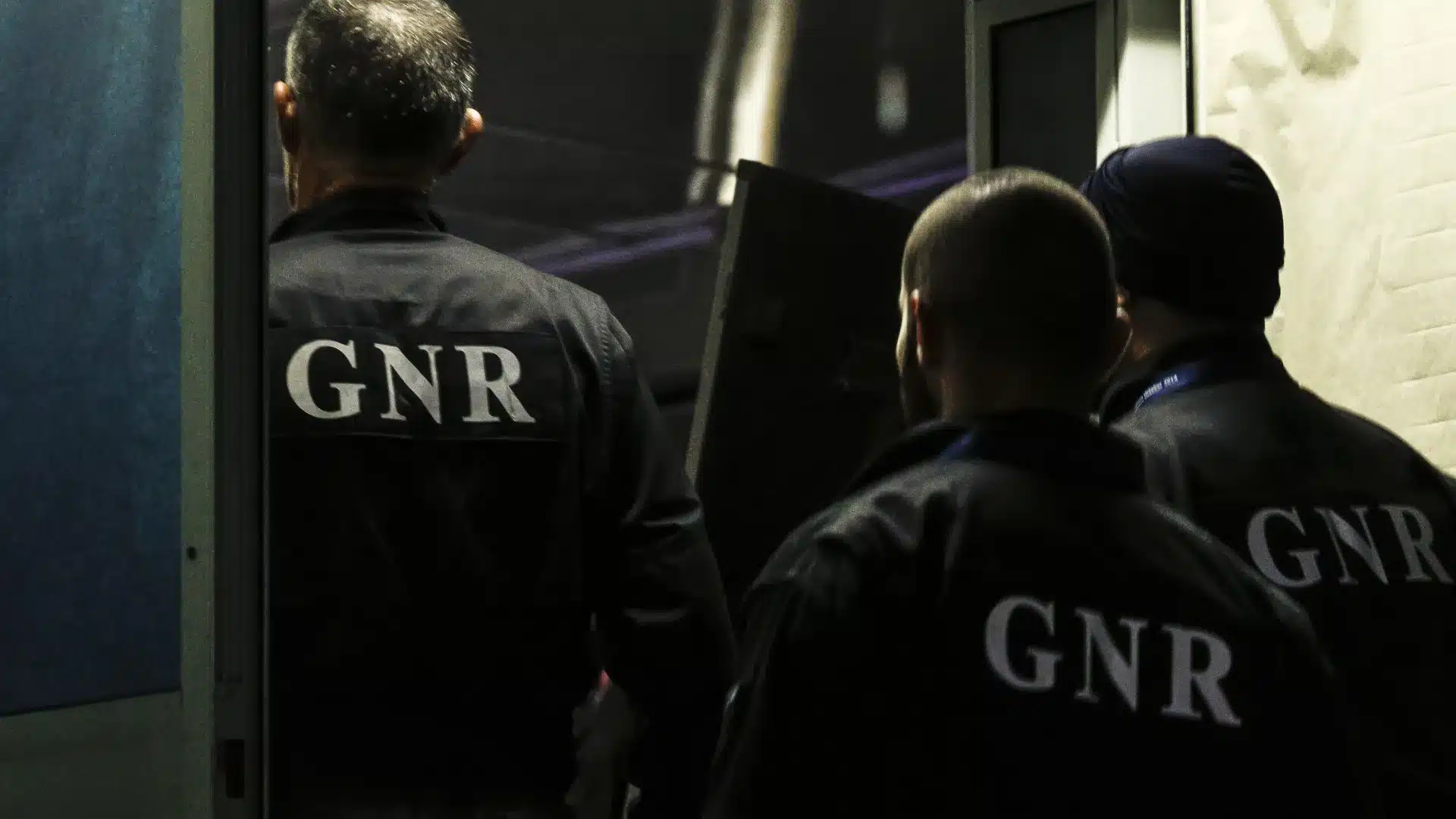 GNR démantèle un réseau de trafic de drogue et arrête 9 personnes à Aveiro et à Porto.