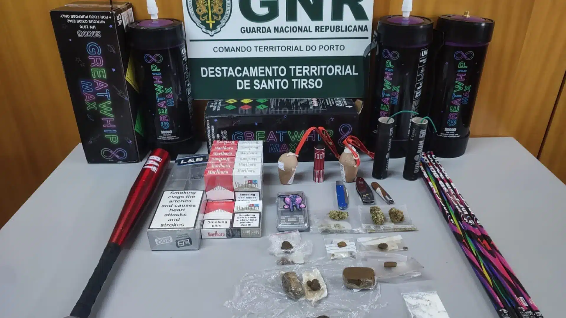 Groupe arrêté pour trafic de drogue dans un café à Santo Tirso. Six personnes arrêtées.