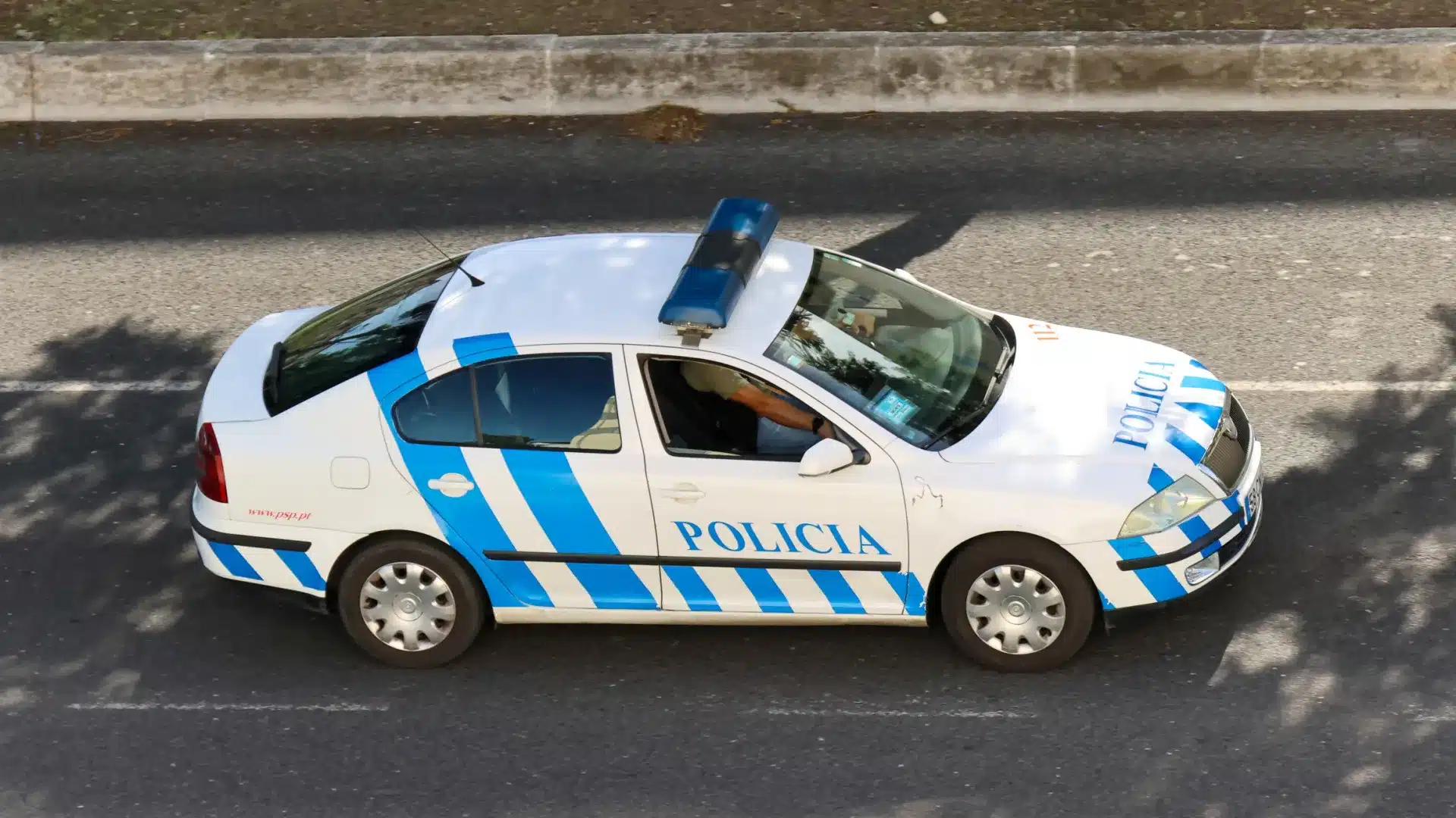 Homme arrêté en flagrant délit pour agressions et menaces de mort envers ses grands-parents.