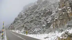 Il neige déjà ! Route sur le massif central de la Serra da Estrela fermée.