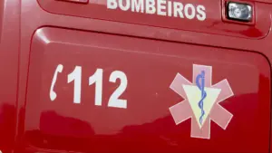 Incendie détruit une usine de céramique à Cervães. Il n'y a pas de victimes.